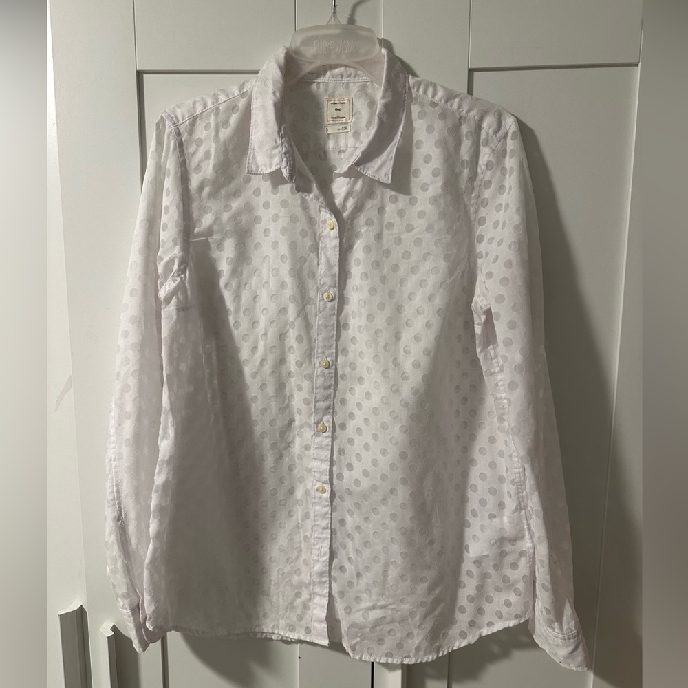 Gap Fitted boyfriend white polka dot shirt